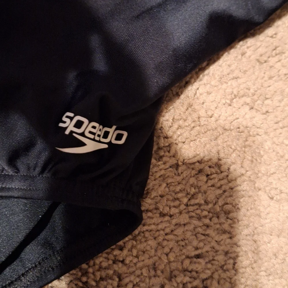 NWT/ SPEEDO / SOLID SUPER PROBACK Onepiece  PROLT / BLACK  SIZE 12/28 yo…